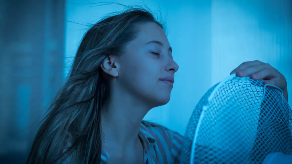 In der Nacht solltest du keinen Ventilator anhaben. Das kann schnell gefährlich werden.