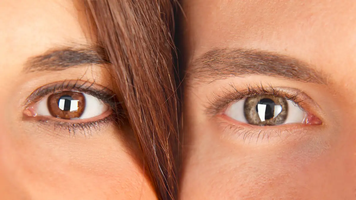 Geschlechter sehen unterschiedlich: Das Auge einer Frau und das eines Mannes nebeneinander