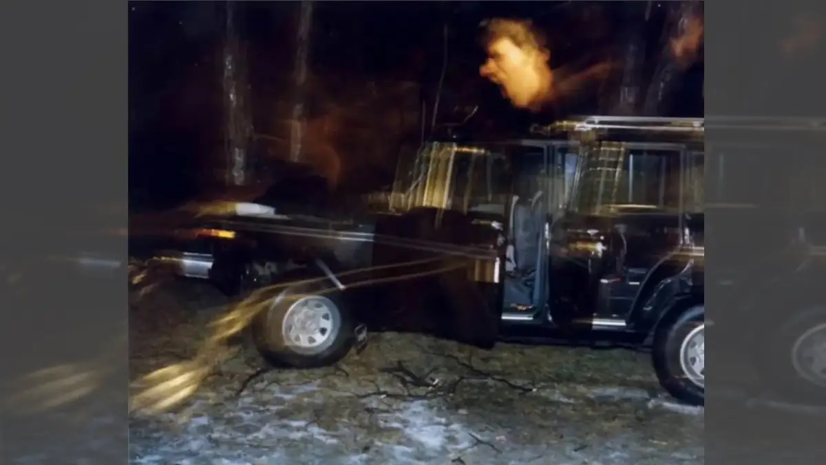 Foto mit „schreiendem Geist“: Altes Polizeifoto von Unfallstelle nach Tod von John Boulware