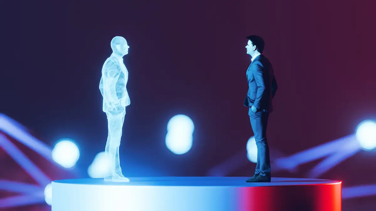 Künstliche Intelligenz Symbolbild: Mann steht einem Hologramm von sich gegenüber