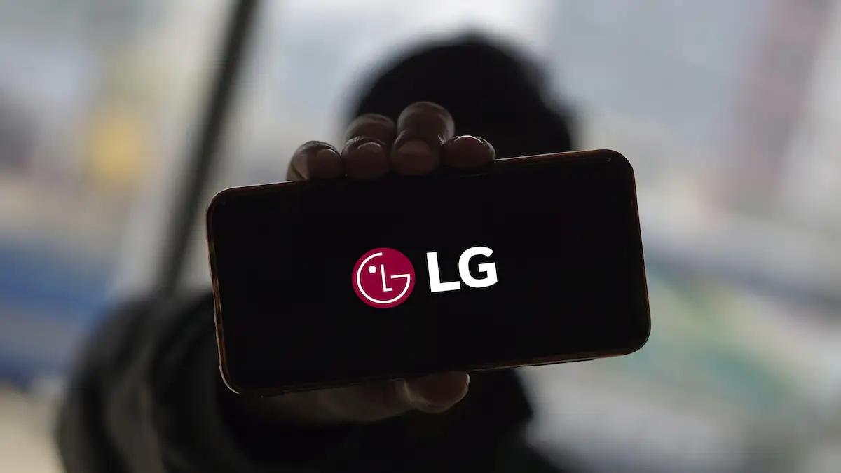 Das LG Logo wird auf dem Smartphone angezeigt