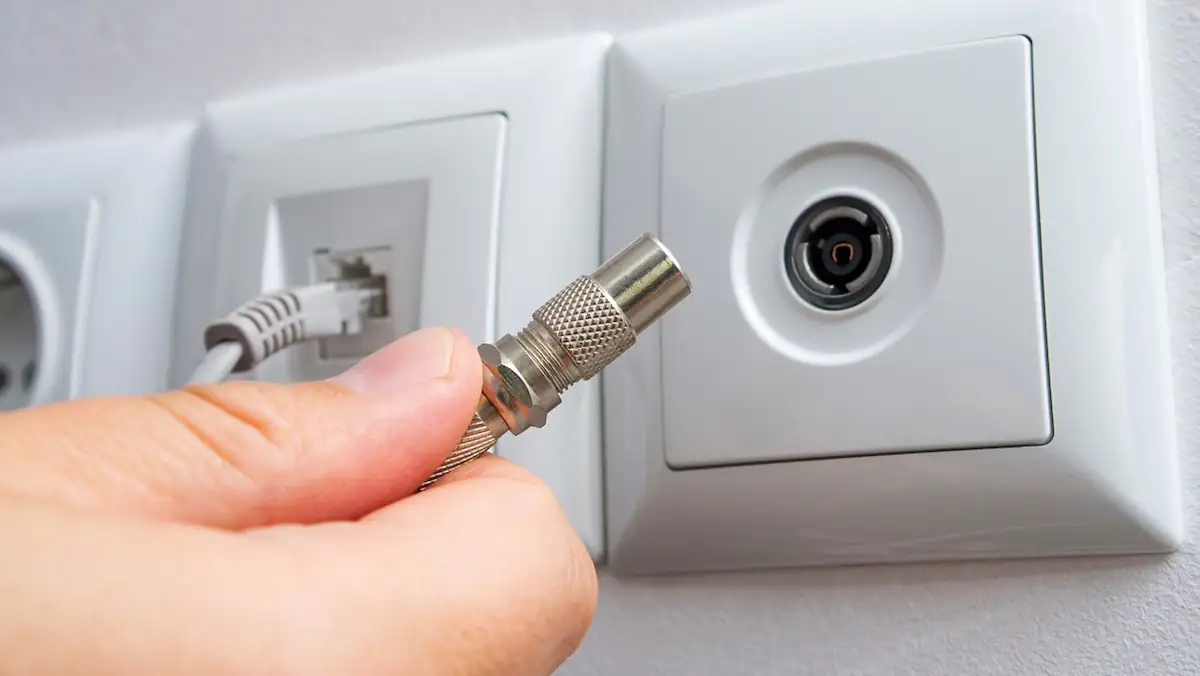 TV-Anschluss Kabel an Buchse