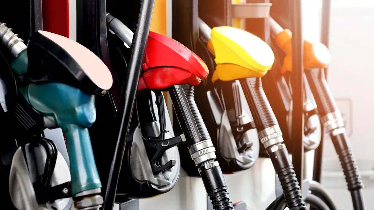 Tankdeckel Symbolbild: Zapfsäule an der Tankstelle