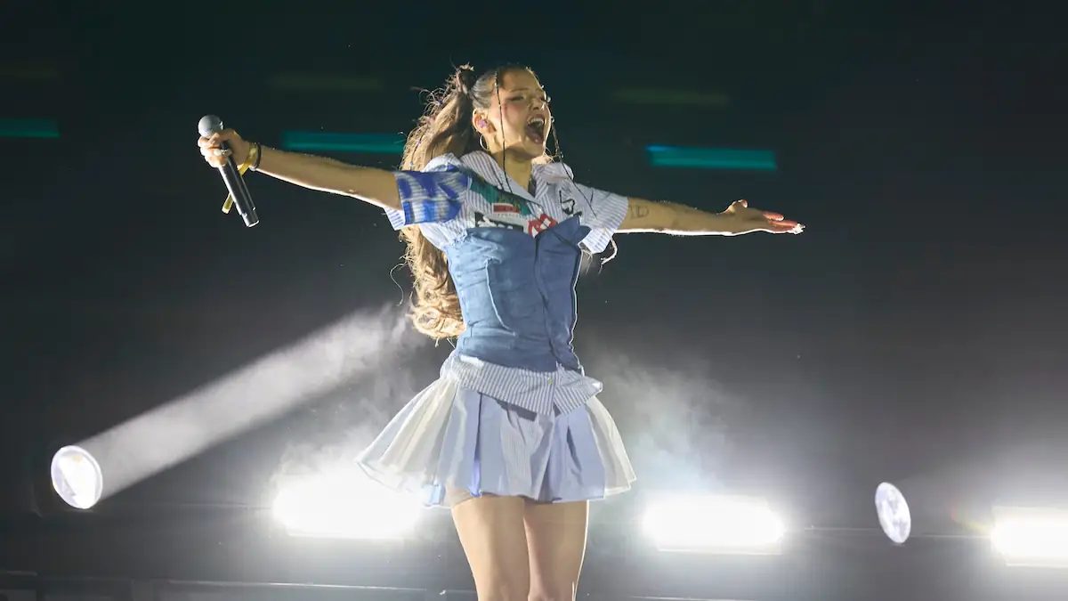 Nina Chuba, Sängerin und Rapperin, steht während der Reeperbahn-Festivals auf einer Bühne auf dem Heiligengeistfeld. Das 20. Reeperbahn-Festival steht unter dem dem Motto «Imagine Togetherness!».