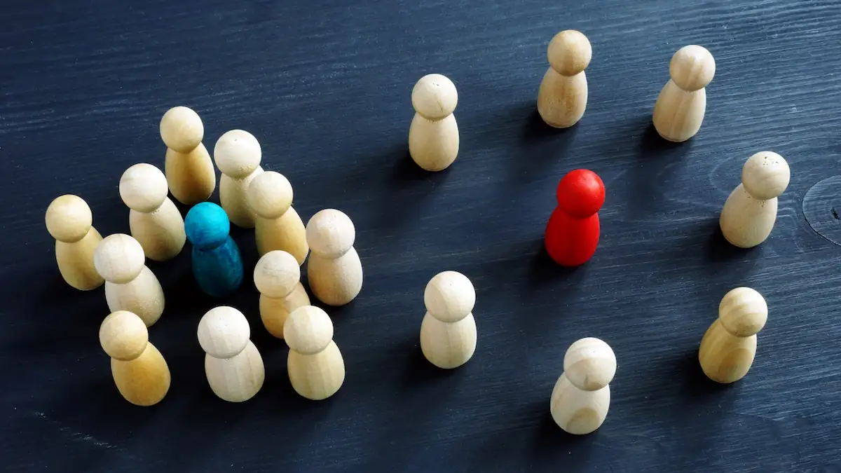 Otrovertiert: Konzept mit Spielsteinen zu Introvertiert und Extrovertiert