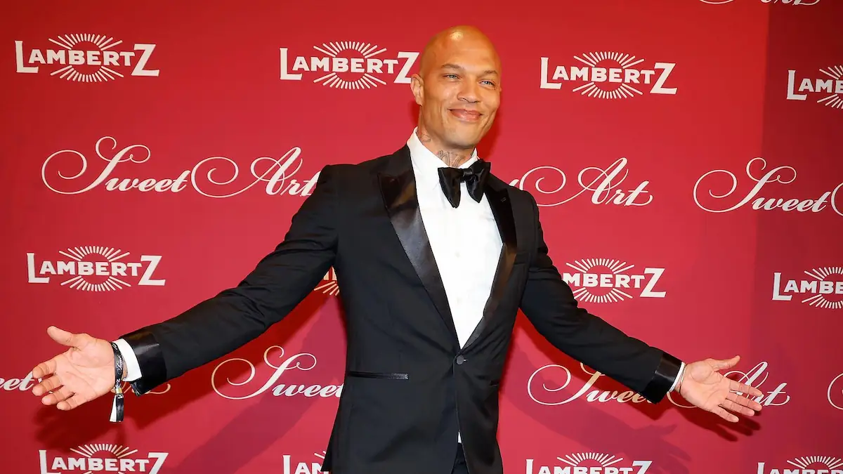 Jeremy Meeks im Smoking