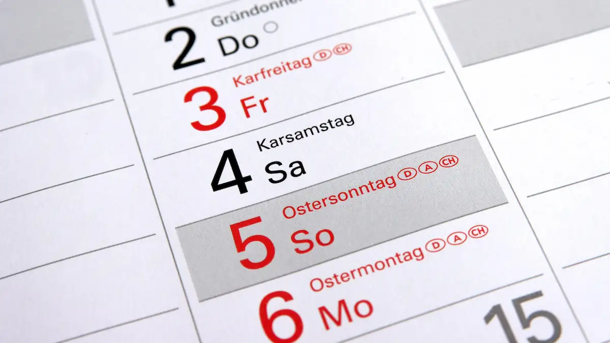 Feiertage um Ostern: In einem Kalender sind die Tage um Ostern zu sehen
