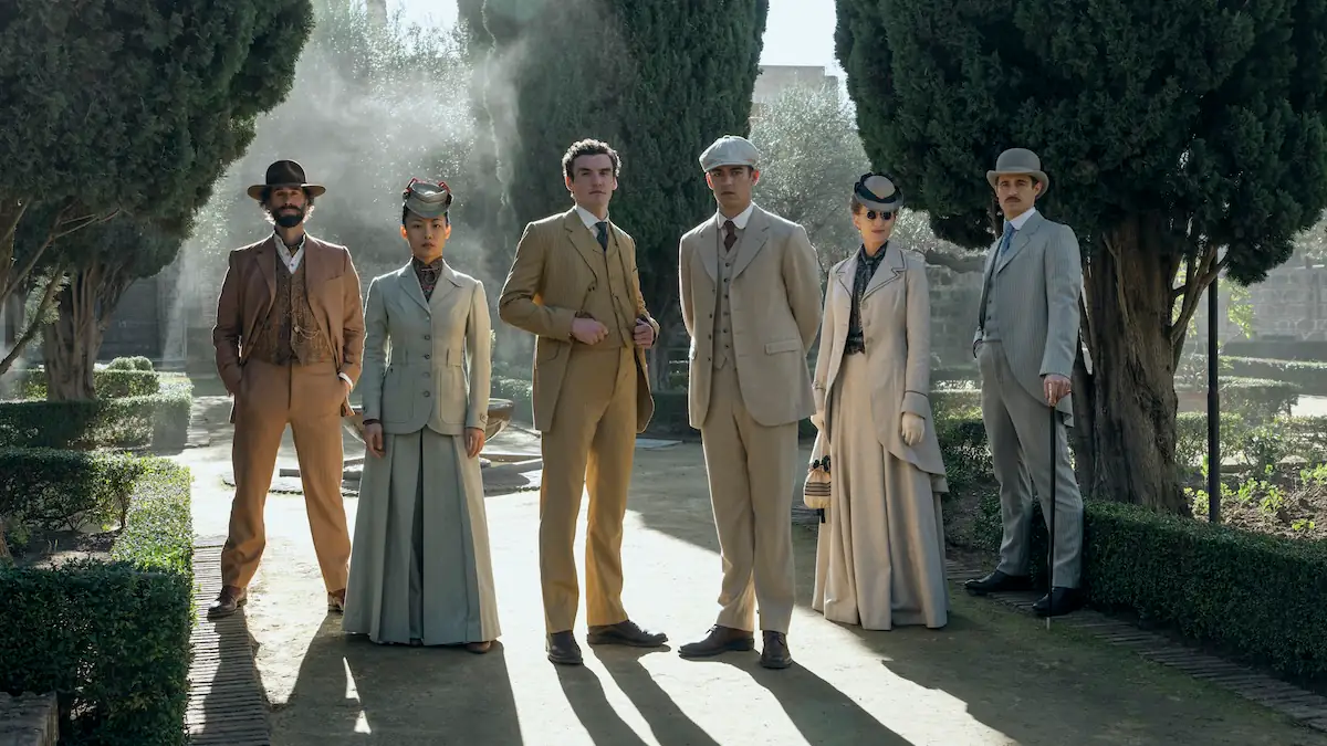 Der Cast der Serie „Young Sherlock“ im Kostüm