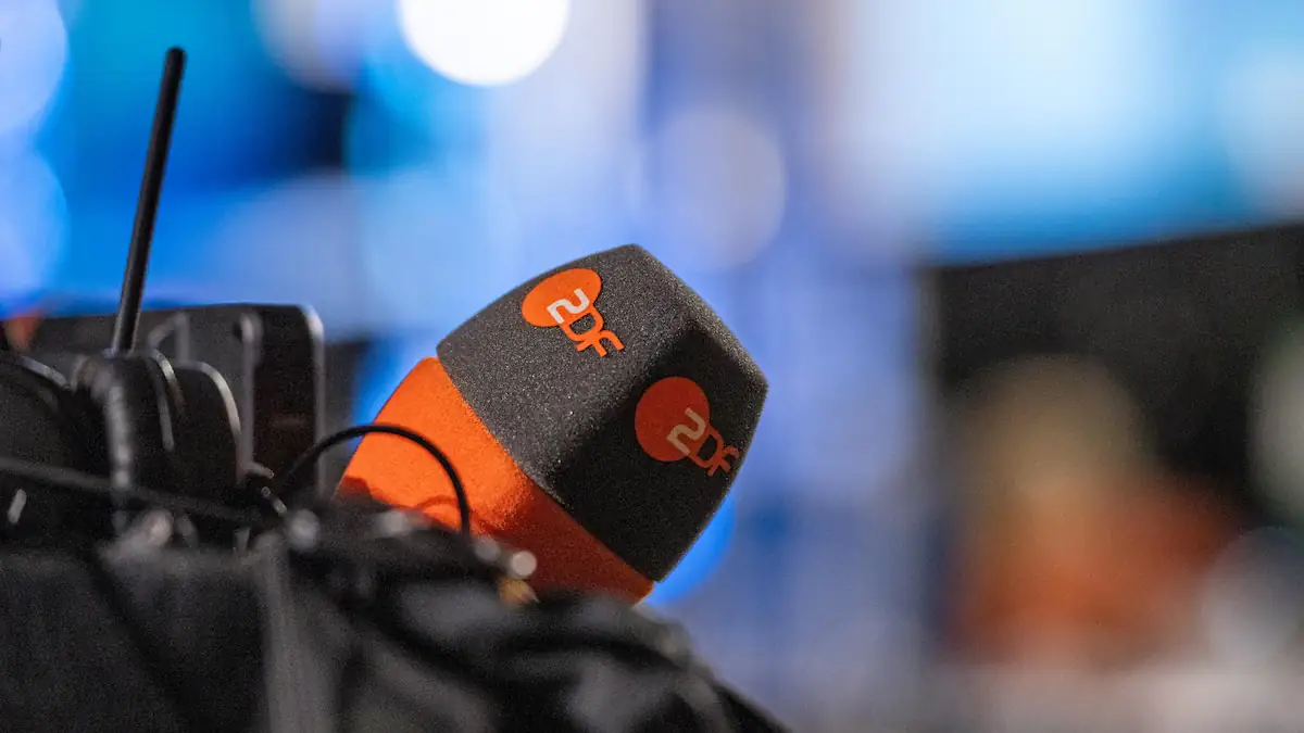 Mikrofon mit ZDF-Logo