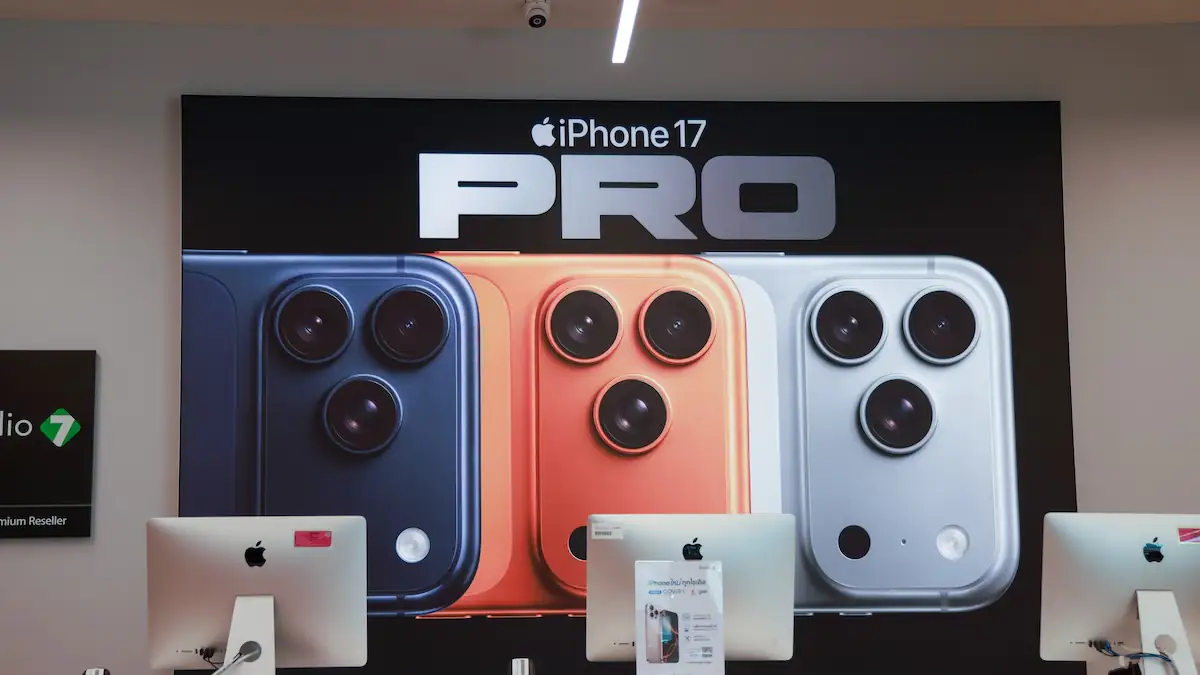 Alle drei iPhone-17-Pro-Modelle ausgestellt