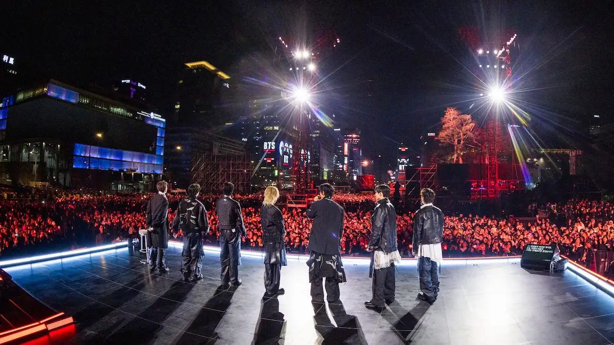 BTS bei ihrem Bühnen-Comeback, das live bei Netflix übertragen wurde