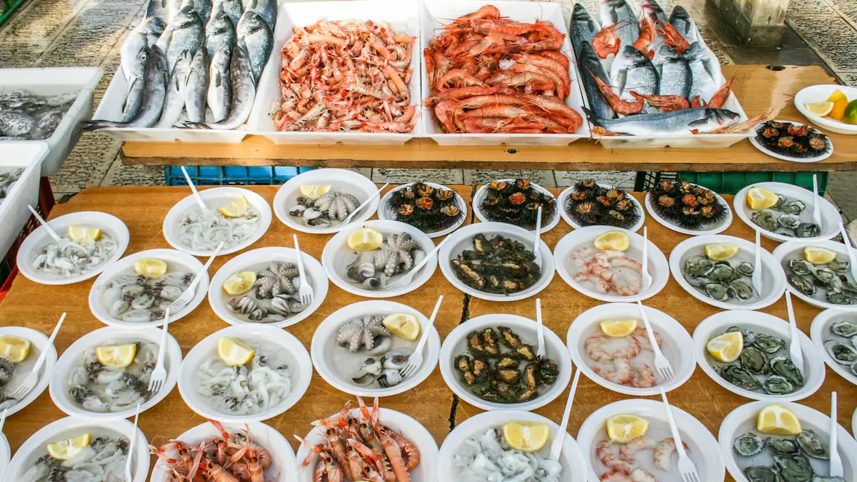 Hepatitis-A-Ausbruch in Italien: Roher Fisch und Meeresfrüchte auf dem Markt