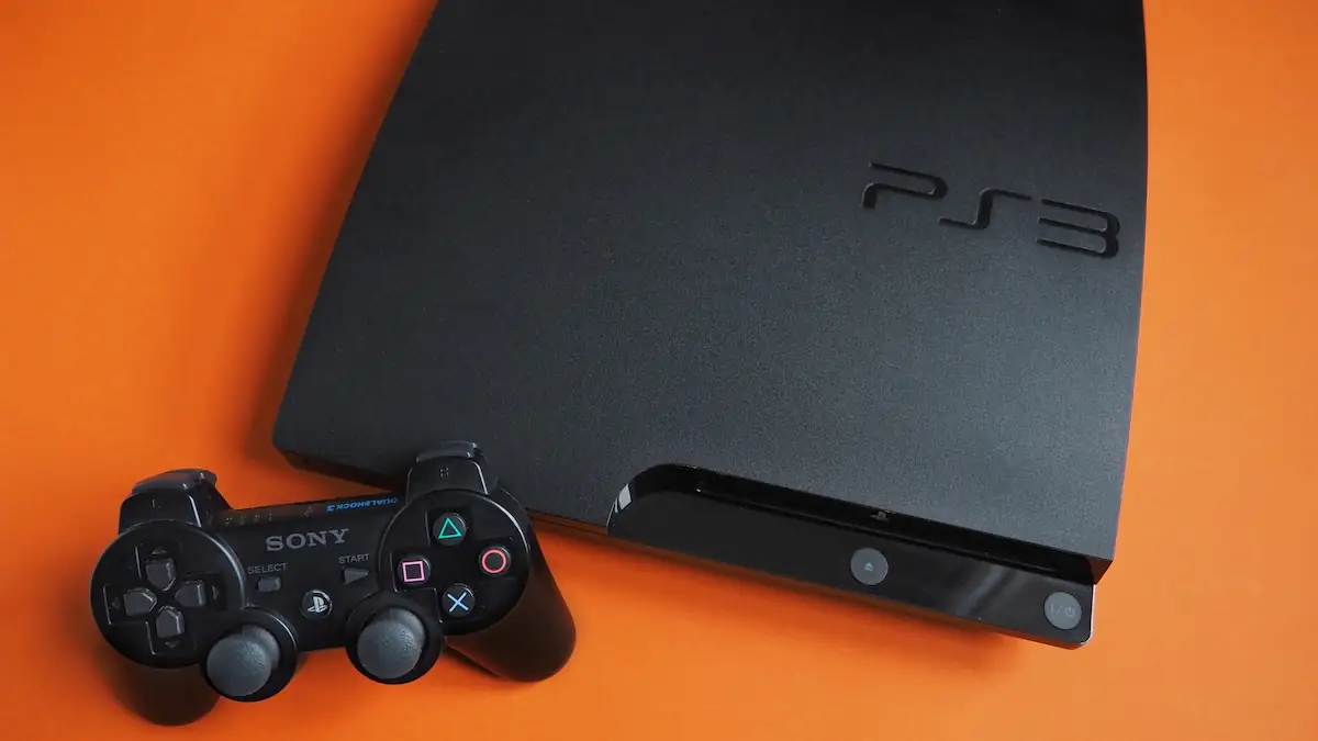 Netflix verschwindet von der PS3: Bild der Konsole vor orangem Hintergrund