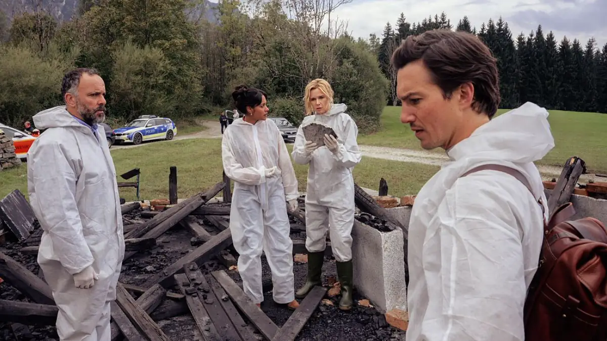 Szene aus dem Film Alpentod: Tiefe Schluchten mit Veronica Ferres als Birgit Reincke