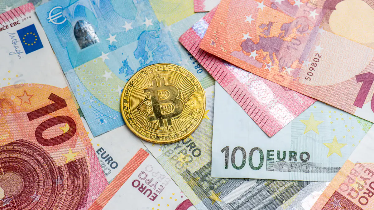 Bitcoin mit Euroscheinen