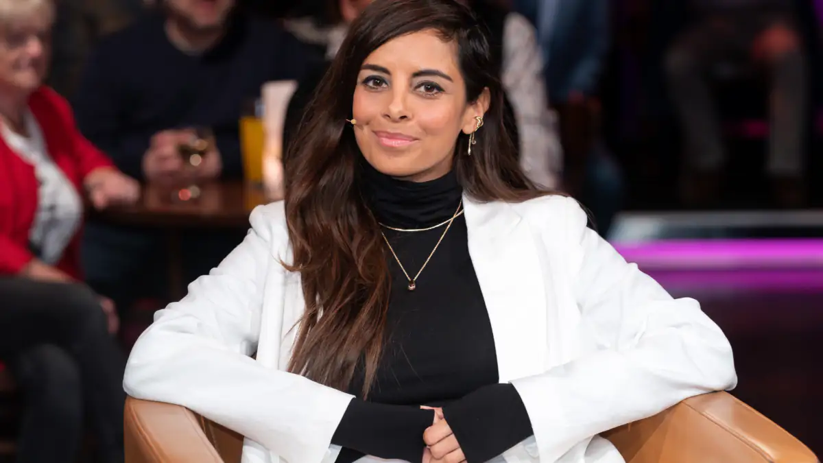 Collien Fernandes bei einer Talkshow