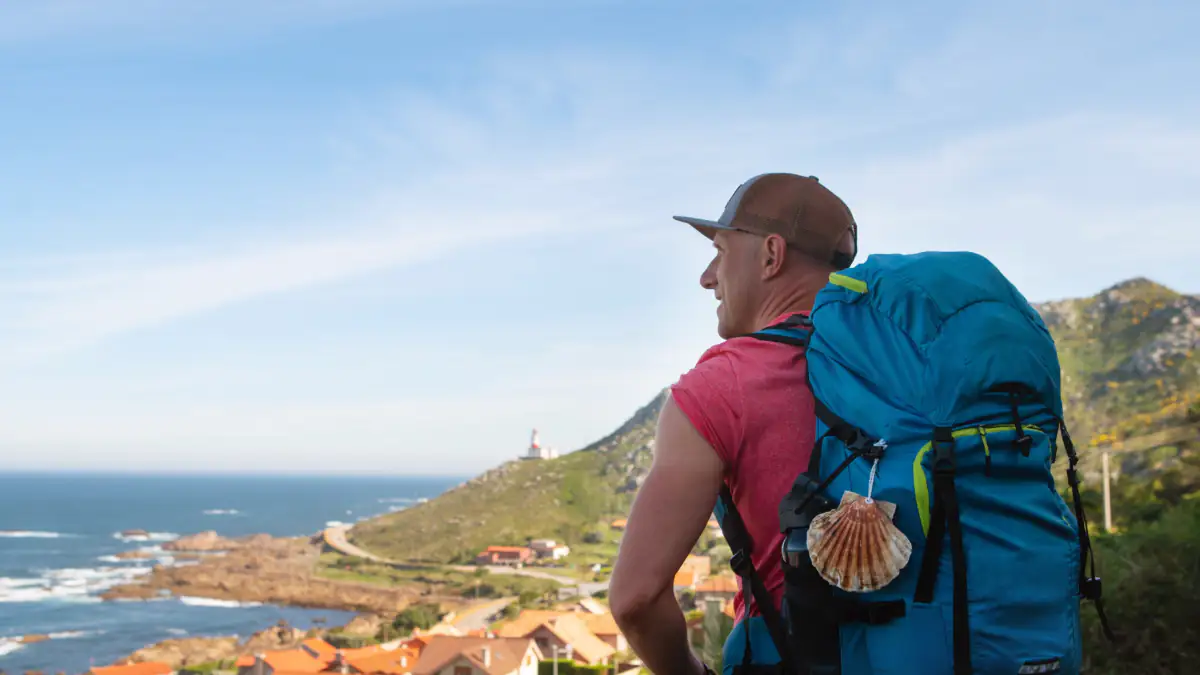 Mann im Urlaub in Portugal