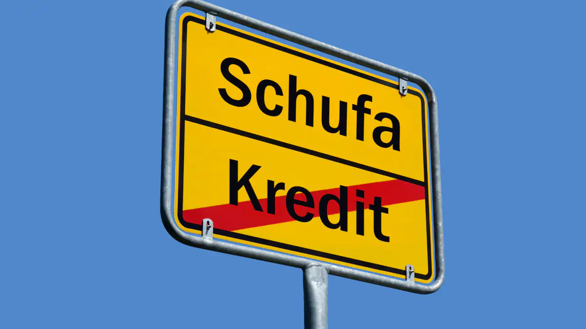 Straßenschild mit dem Schriftzug "Schufa"