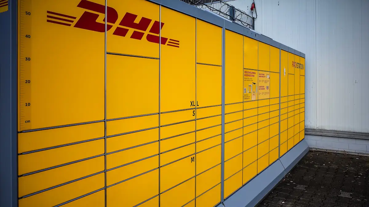 Amazon: Gelbe Packstation der DHL