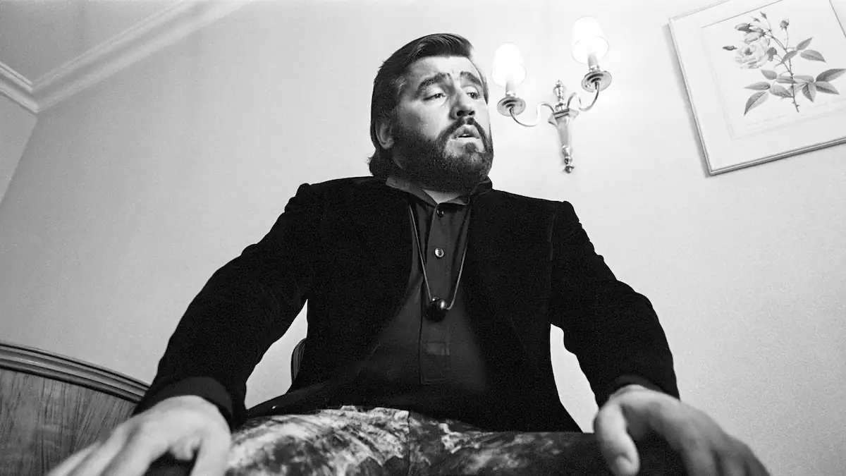 Mario Adorf schwarz-weiß 60er-Jahre