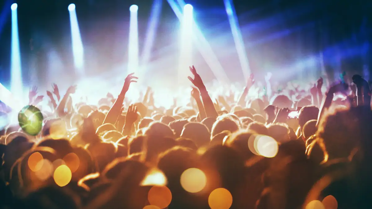 Tanzverbot an Ostern: Tanzende Menschen in einem Club