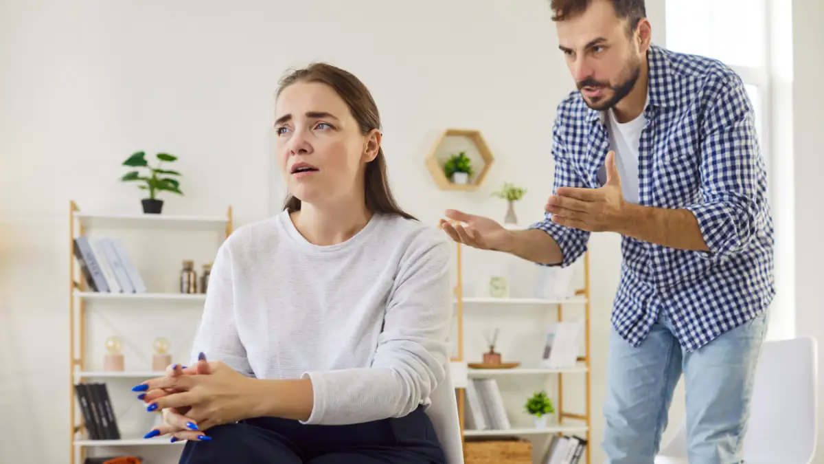 Mann und Frau streiten sich