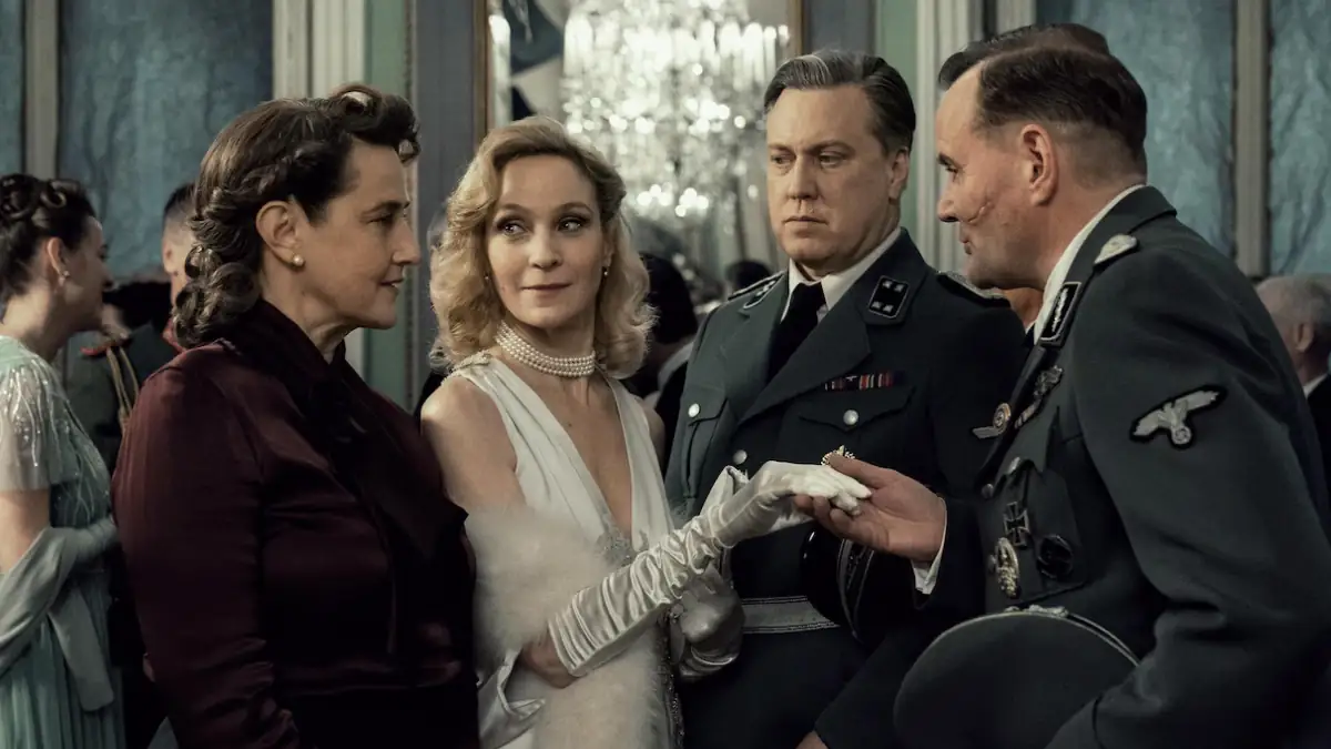 Szene aus der Serie "Sternstunde der Mörder" mit Jeanette Hain