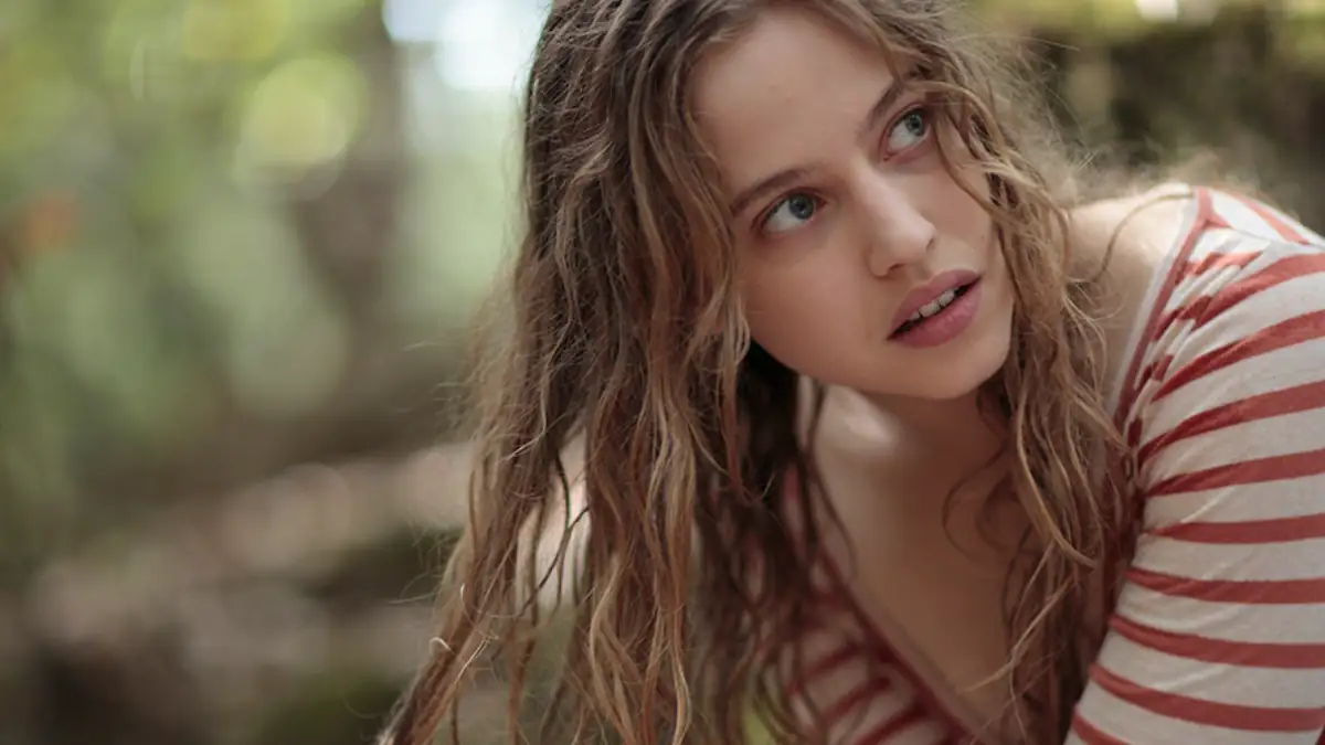 Szene aus dem Film "The Wait" mit Lou de Laage