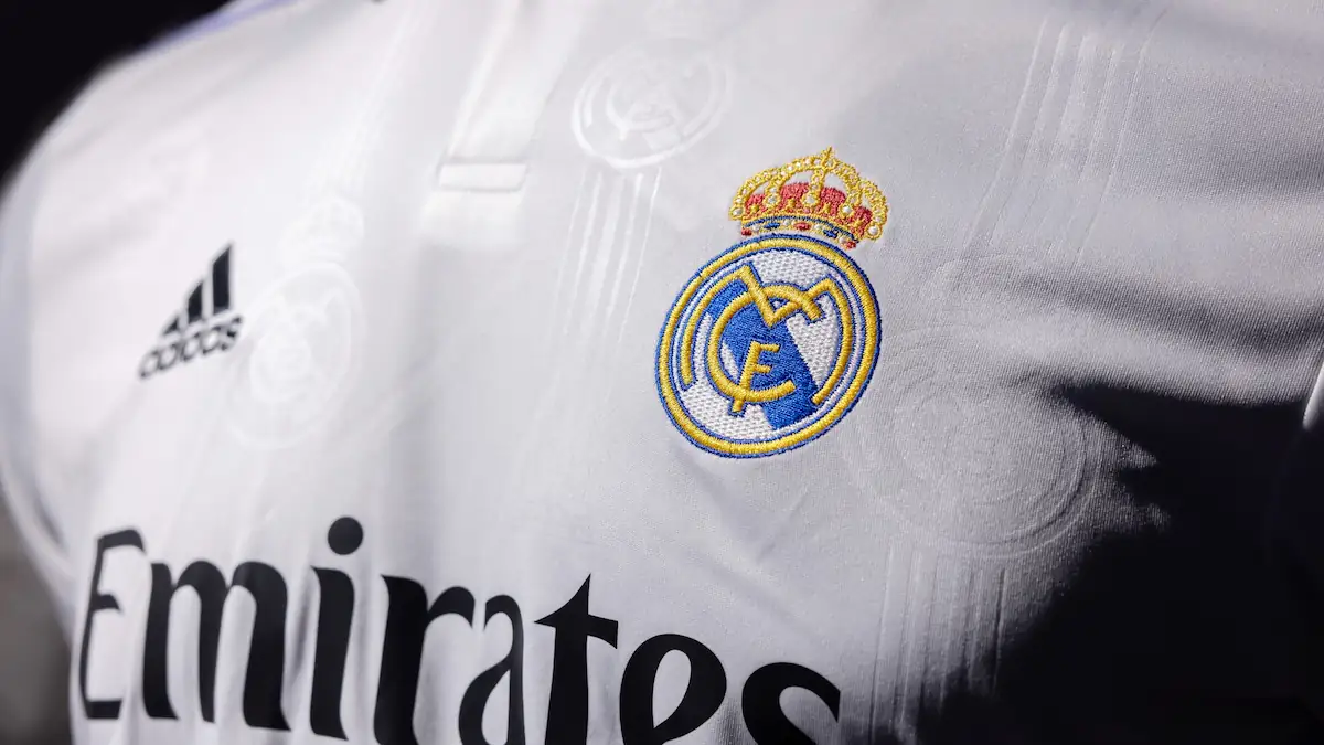 Fußballvereine: Weißes Trikot von Real Madrid