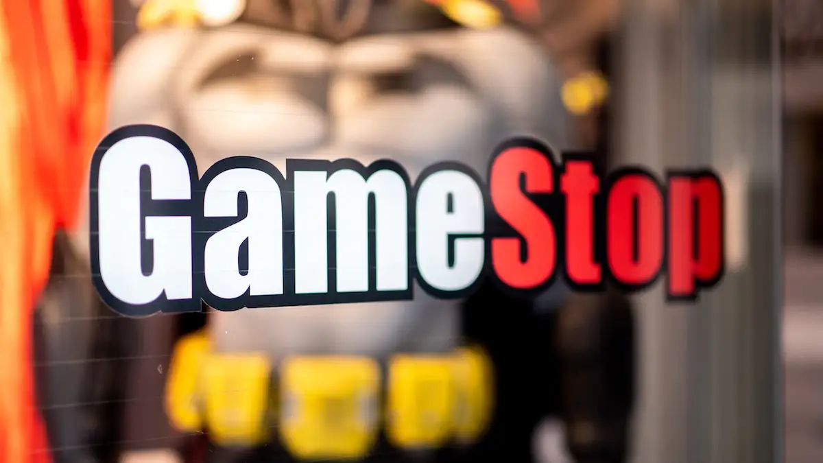 Logo des Unternehmens GameStop an einer Ladenfront
