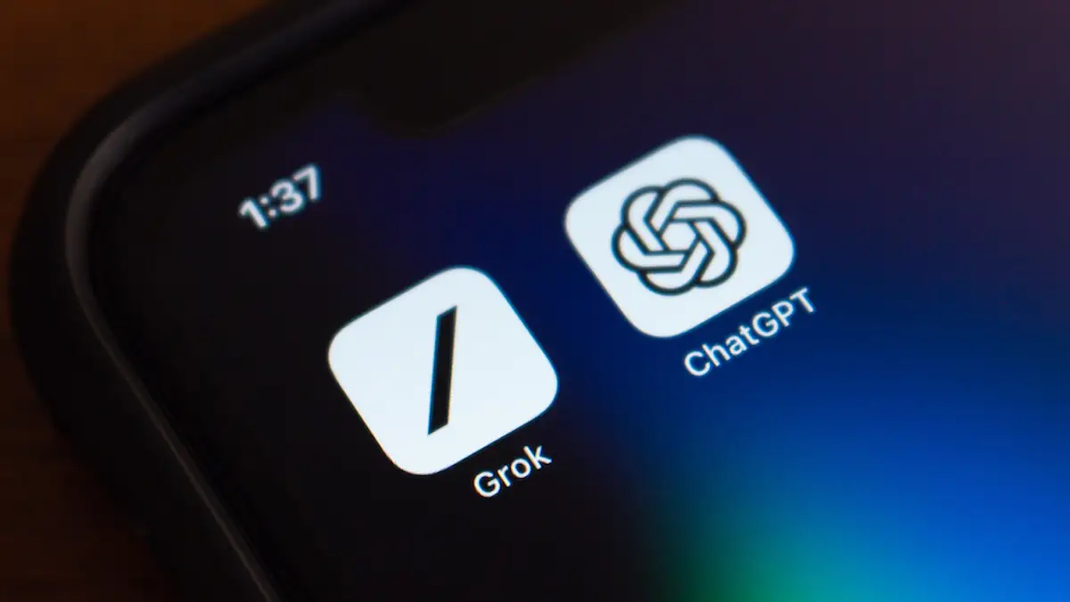 App-Icons der beiden KI-Chatbots Grok und ChatGPT nebeneinander