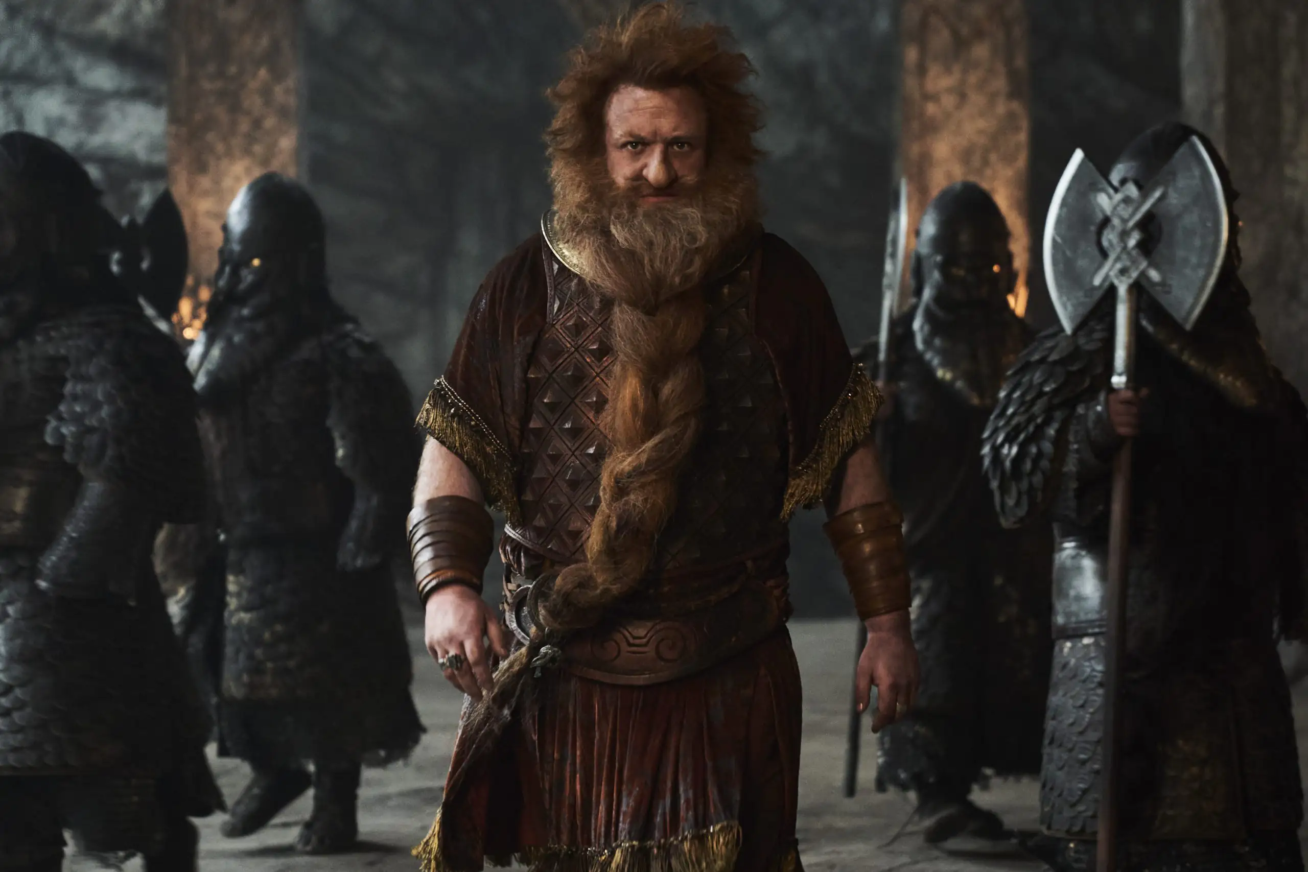 Owain Arthur als Durin in der Serie „Die Ringe der Macht“