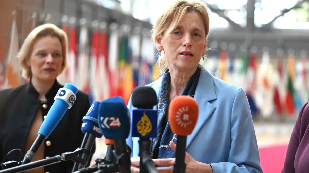Elterngeld-Kürzungen: Ministerin Karin Prien gibt Interview
