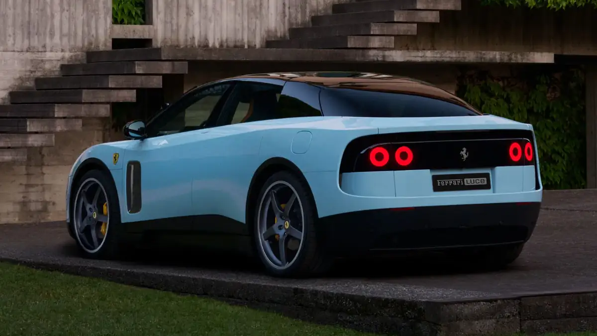 Ferraris E-Auto Luce in Blau