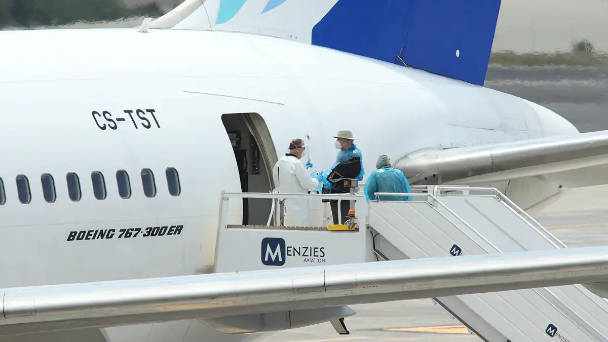 Passagiere der MV Hondius werden mit einem Flugzeug evakuiert