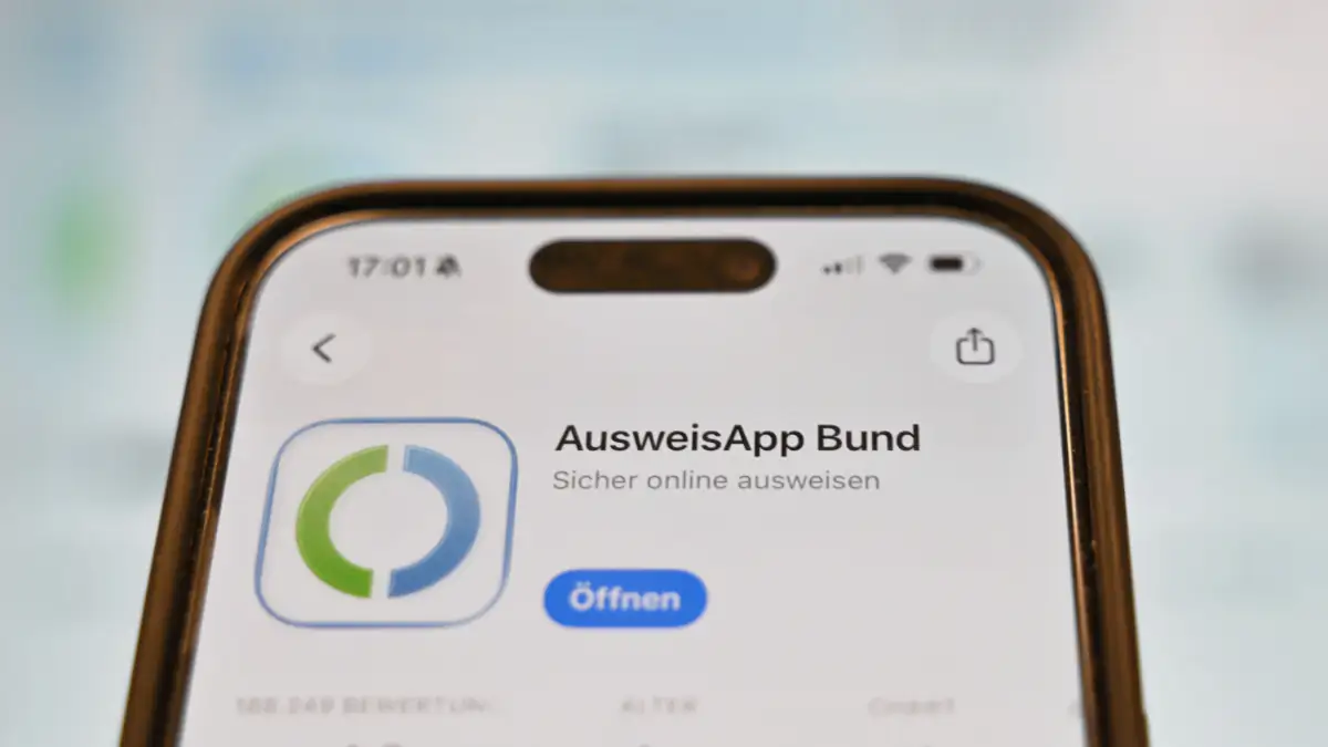 Die offizielle AusweisApp auf einem Smartphone