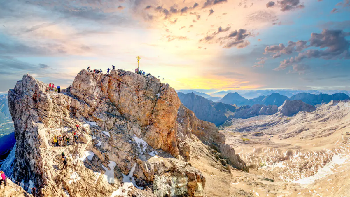 Die Zugspitze mit dem Gipfelkreuz