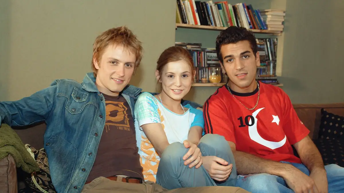 Axel Schreiber mit Josefine Preuß und Elyas M'Barek in der Serie „Türkisch für Anfänger“
