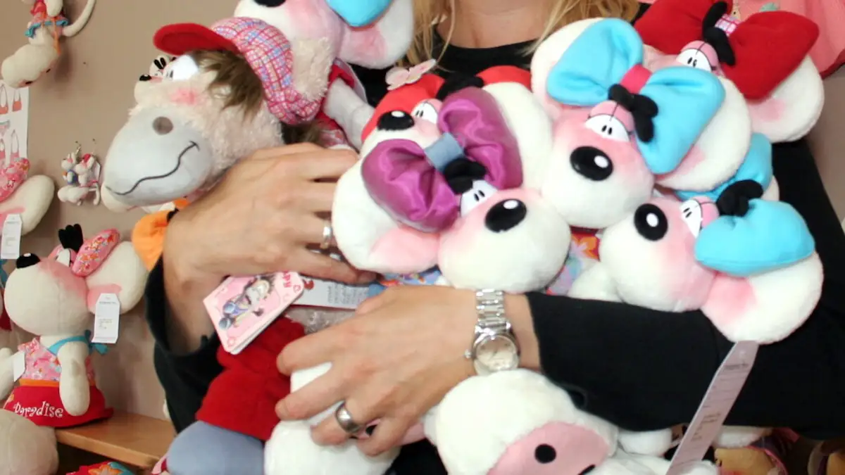 Viele Diddl-Kuscheltiere