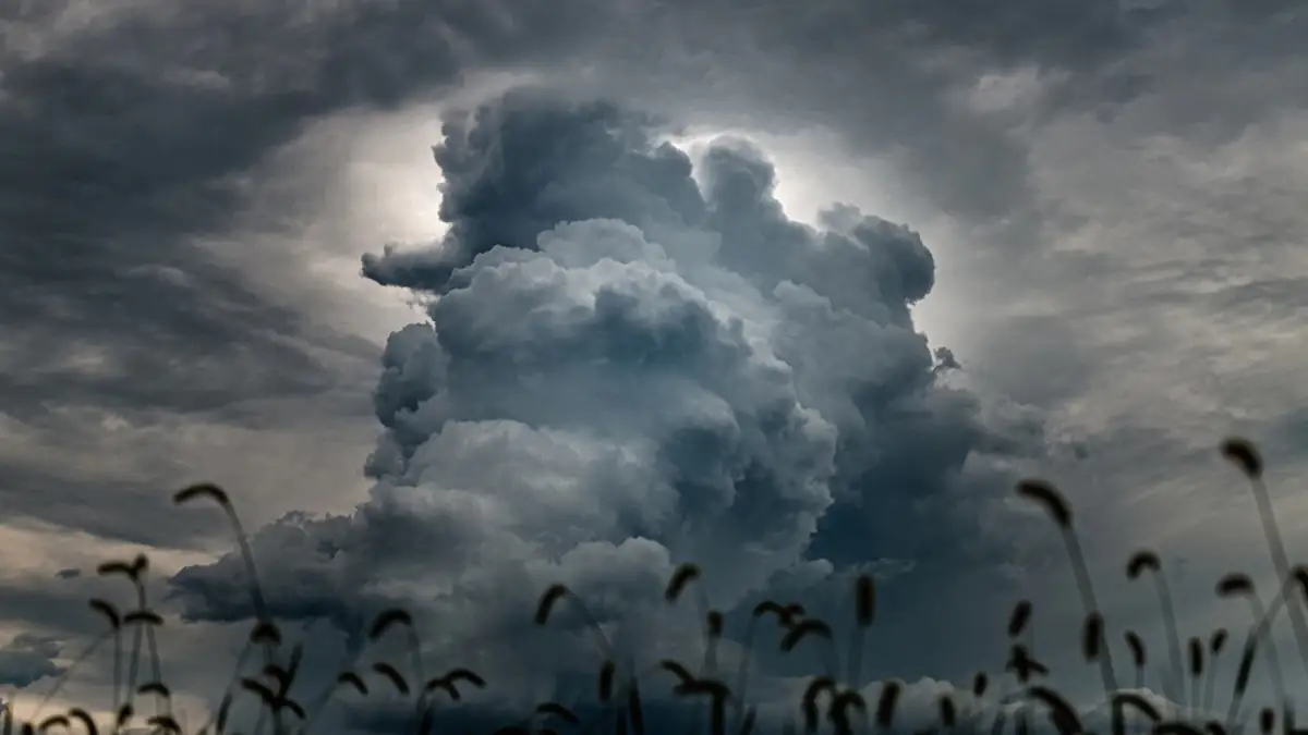 El Niño Symbolbild: Sturm braut sich am Himmel zusammen