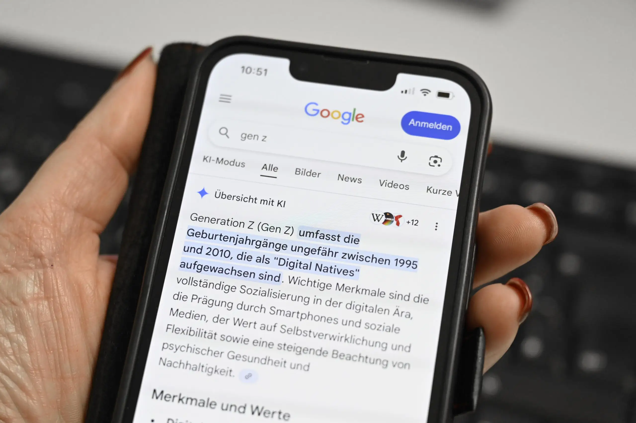 Google KI-Übersicht auf einem Smartphone