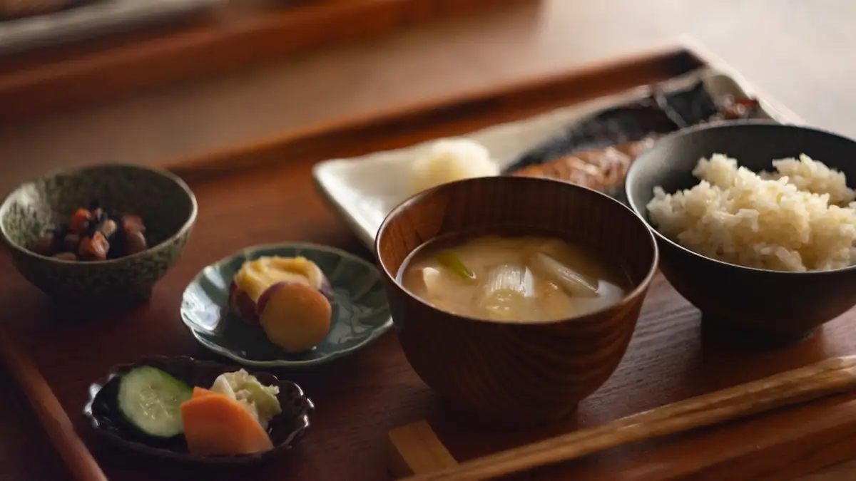 Traditionelles japanisches Essen in kleinen Schälchen