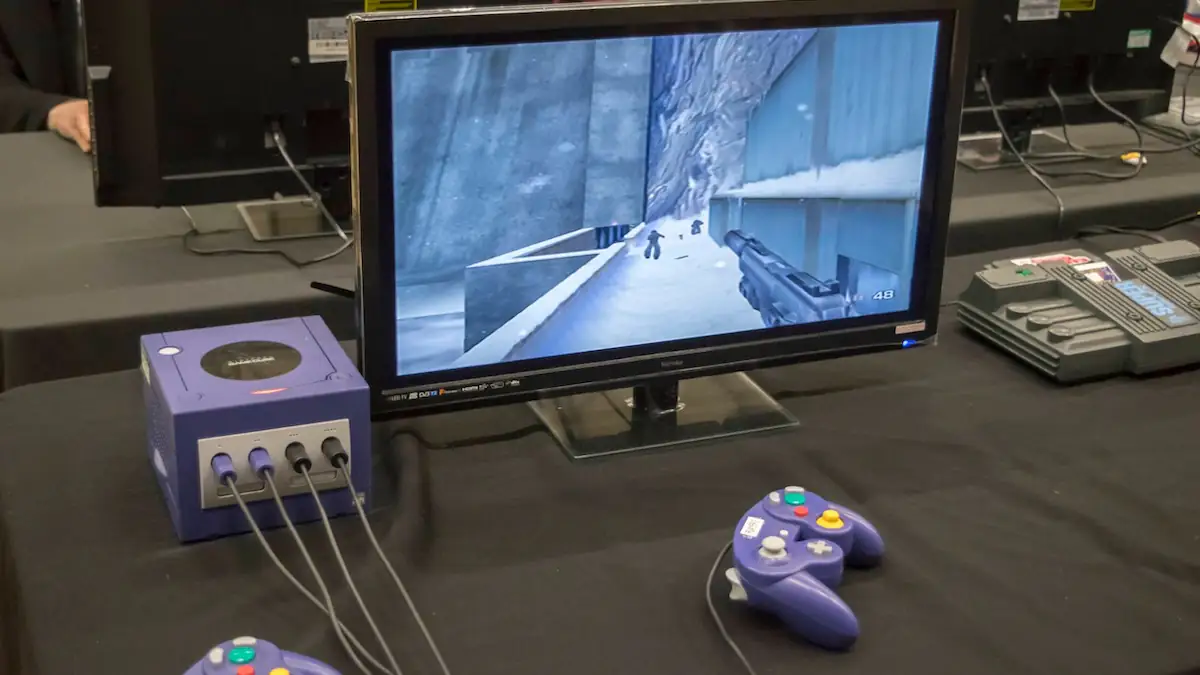 Nintendo GameCube an einen Fernseher angeschlossen