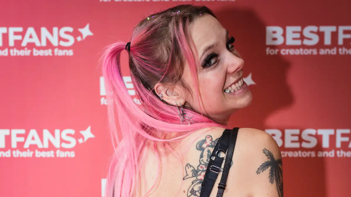 Anne Wünsche lächelt für die Kameras