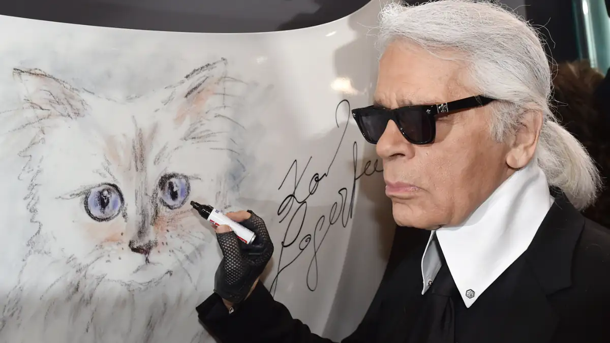Karl Lagerfeld malt seine Katze Choupette