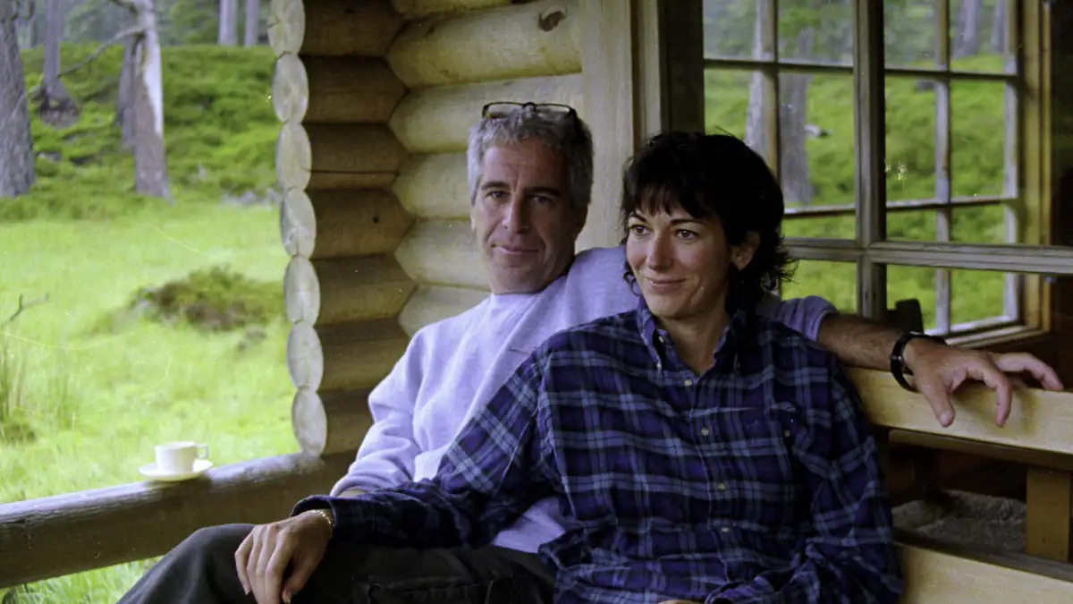 Jeffrey Epstein posiert mit Ghislaine Maxwell