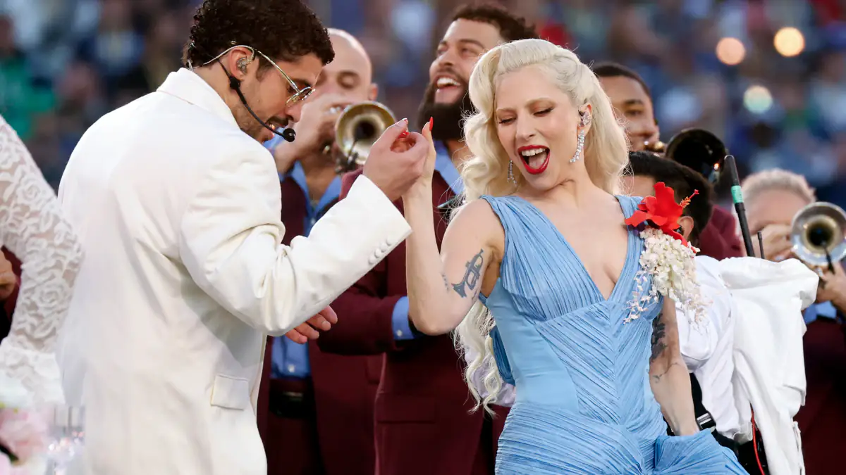 Lady Gaga und Bad Bunny beim Super Bowl