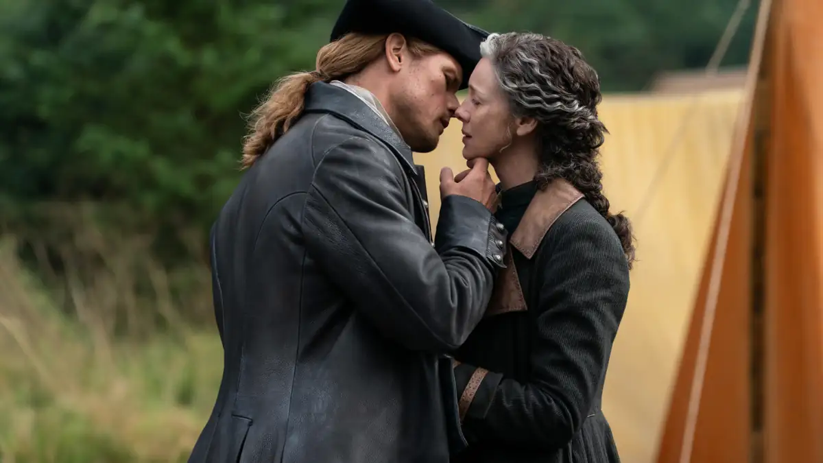 Jamie und Claire in der Serie Outlander
