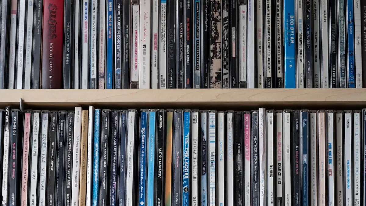 Regal voller CDs