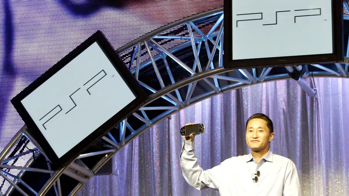 Kaz Hirai präsentiert die PlayStation Portable (PSP)